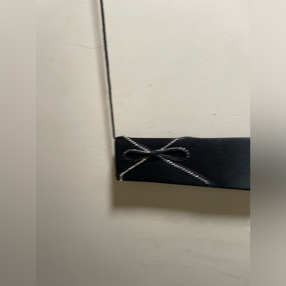 Jessica McClintock black clutch purse snap close bow rope style strap 11 x 3 in - Picture 7 of 7